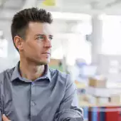 general_man_in_the_office